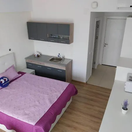 Blaxy Stefi Douăzeci şi Trei August