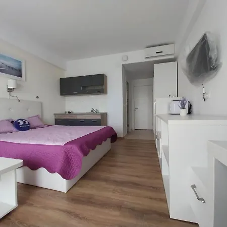 Blaxy Stefi 3* Douăzeci şi Trei August