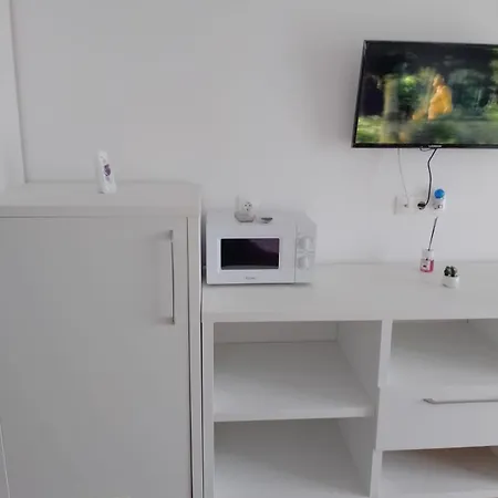 Blaxy Stefi 아파트호텔 Douăzeci şi Trei August