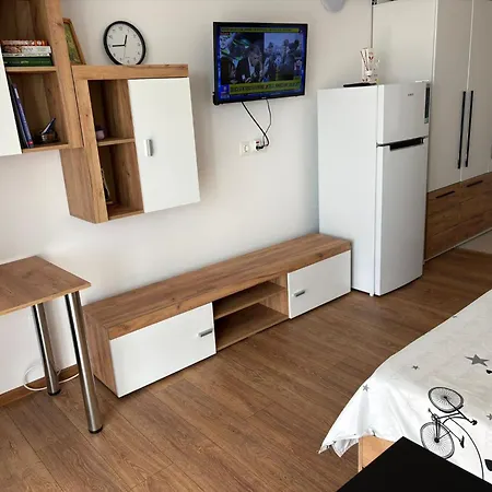 Blaxy Stefi Lägenhetshotell Douăzeci şi Trei August