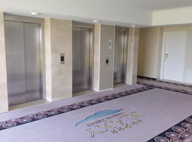 Blaxy Stefi Douăzeci şi Trei August