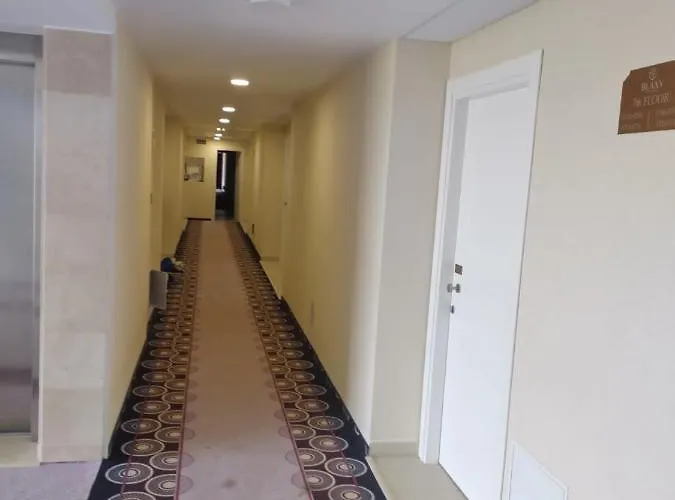 Blaxy Stefi Lägenhetshotell Douăzeci şi Trei August