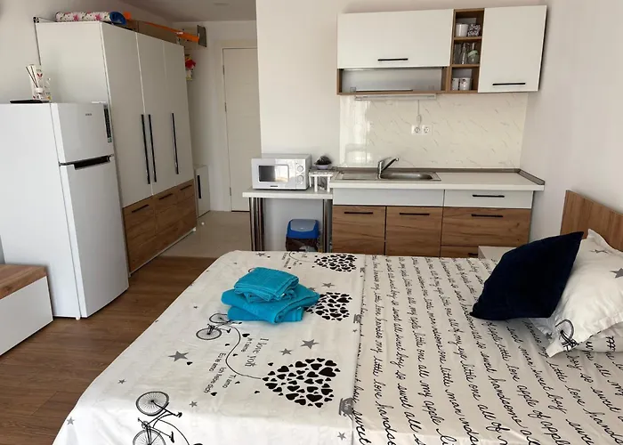 Blaxy Stefi 3* Douăzeci şi Trei August