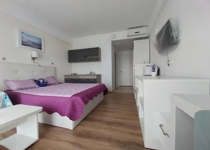 Blaxy Stefi 3* Douăzeci şi Trei August